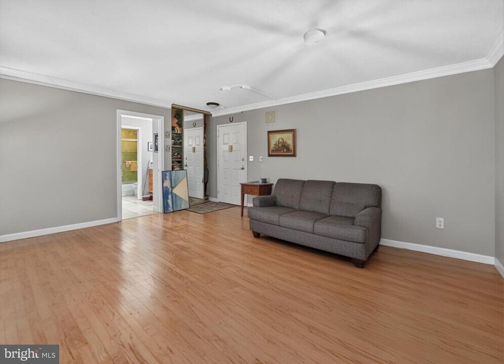 8370 Greensboro Dr in McLean, VA - Building Photo