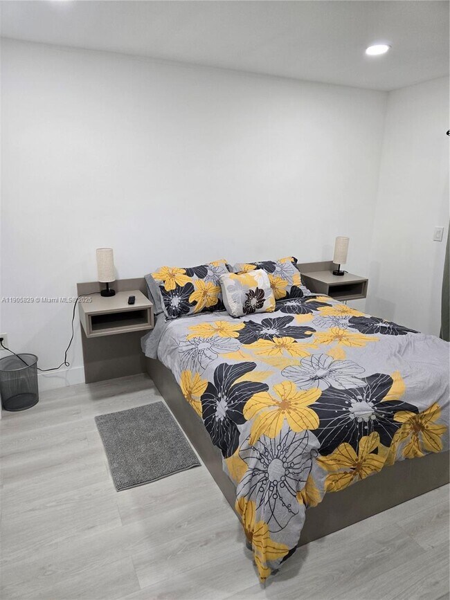 251 NE 187th St in North Miami Beach, FL - Building Photo - Building Photo