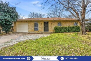 207 Evelyn St in Desoto, TX - Building Photo