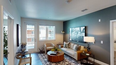 Capitol Towers - Luxury Midrise in Sacramento, CA - Foto de edificio - Building Photo