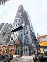 8 Wellesley St W in Toronto, ON - Building Photo