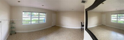 3923 NE 166th St in North Miami Beach, FL - Building Photo - Building Photo