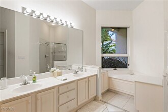 3400 Riviera Lakes Ct in Bonita Springs, FL - Foto de edificio - Building Photo