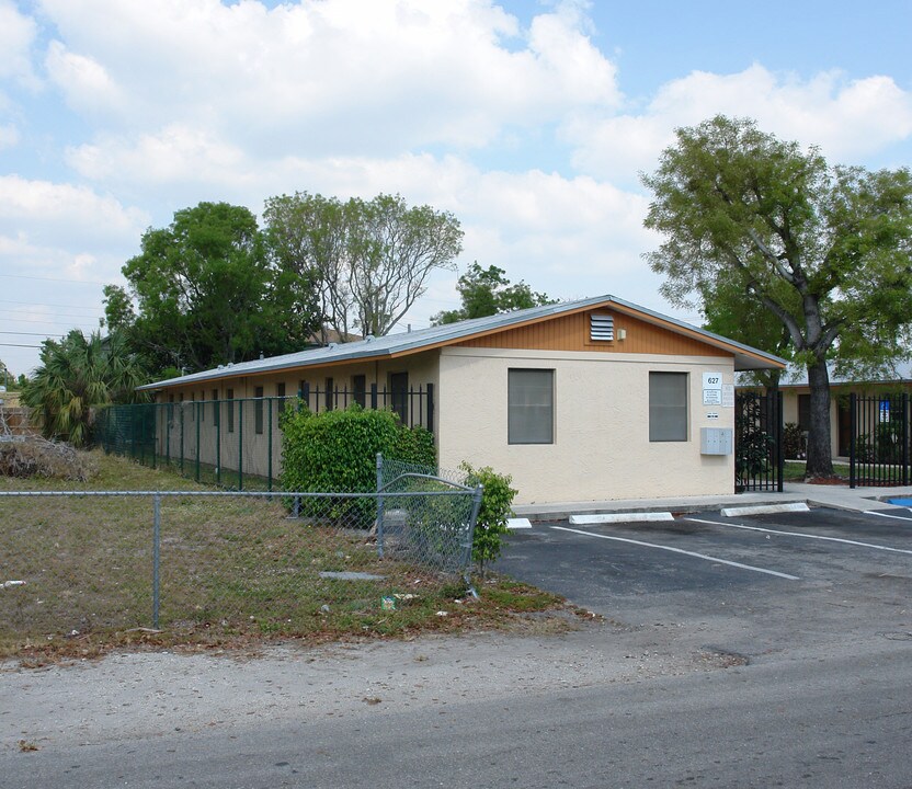 627-629 NW 10th Ave in Fort Lauderdale, FL - Building Photo