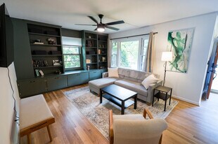 617 Rockcreek Rd in Charlottesville, VA - Building Photo