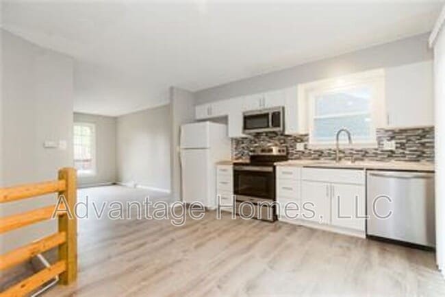 1423 E Haven Ln in Olathe, KS - Building Photo - Building Photo