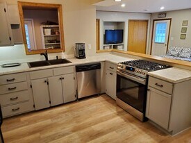 7421 Washington St in South Haven, MI - Building Photo