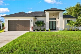 4715 6th St W in Lehigh Acres, FL - Building Photo