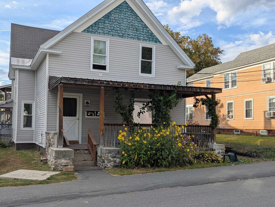 20 Chellis St in Claremont, NH - Building Photo