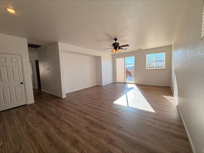 1425 Mountain Rose Dr in Fernley, NV - Building Photo - Building Photo