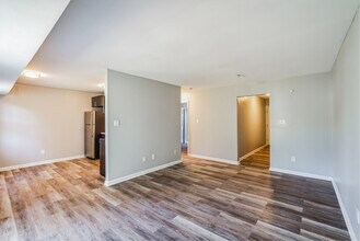 Sunset Heights Apartments in Burlington, NJ - Foto de edificio - Building Photo