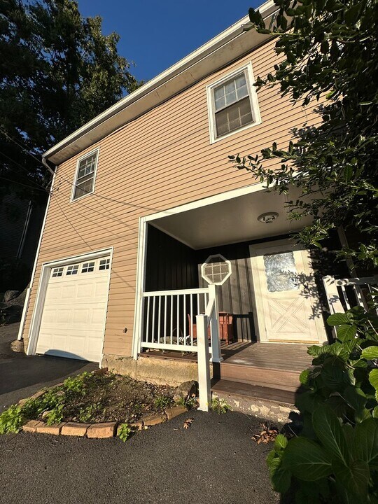 24 Linda Ln in Yonkers, NY - Building Photo