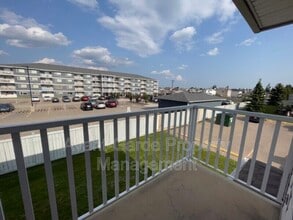4405-4437 37 St in Stony Plain, AB - Building Photo - Building Photo