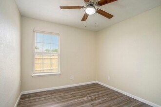 2200 Brookes St in Fort Worth, TX - Building Photo - Building Photo