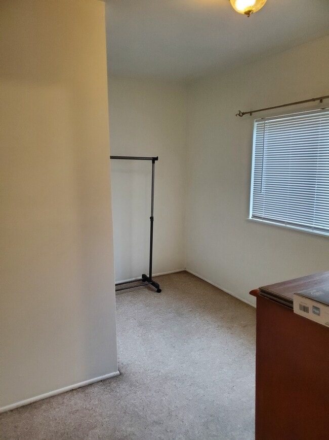 1055 Saxonburg Blvd, Unit 1 floor in Glenshaw, PA - Foto de edificio - Building Photo