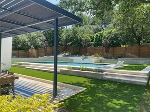 2109 Barton Hills Dr in Austin, TX - Building Photo - Building Photo