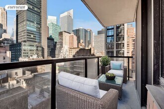 255 E 49th St in New York, NY - Building Photo - Building Photo