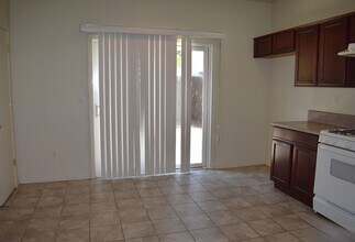 371 Ashwick Loop in Sacramento, CA - Building Photo - Building Photo
