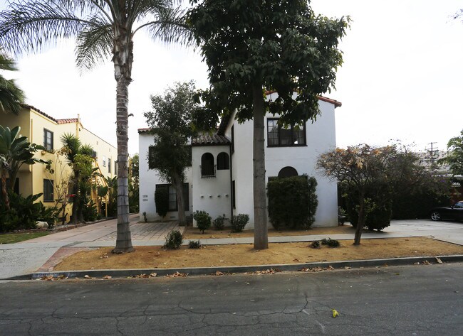 1206 N Orange Grove Ave in West Hollywood, CA - Foto de edificio - Building Photo