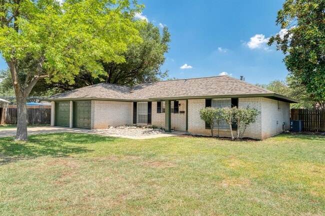 2306 Berry Hill Cir in Austin, TX - Building Photo - Building Photo