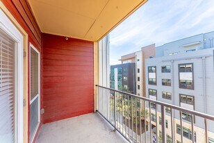 910 W 25th St in Austin, TX - Building Photo