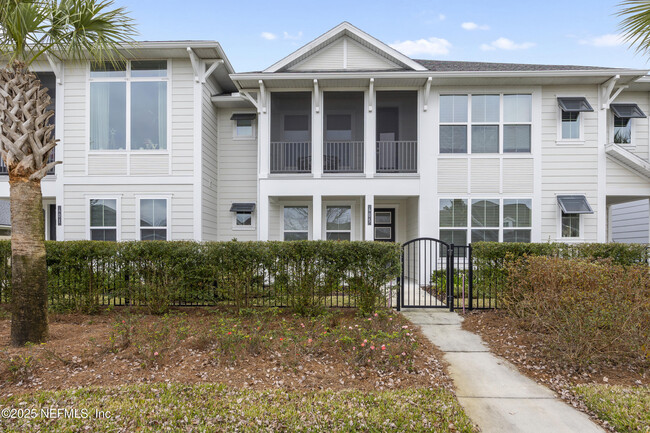 property at 405 Crestview Dr