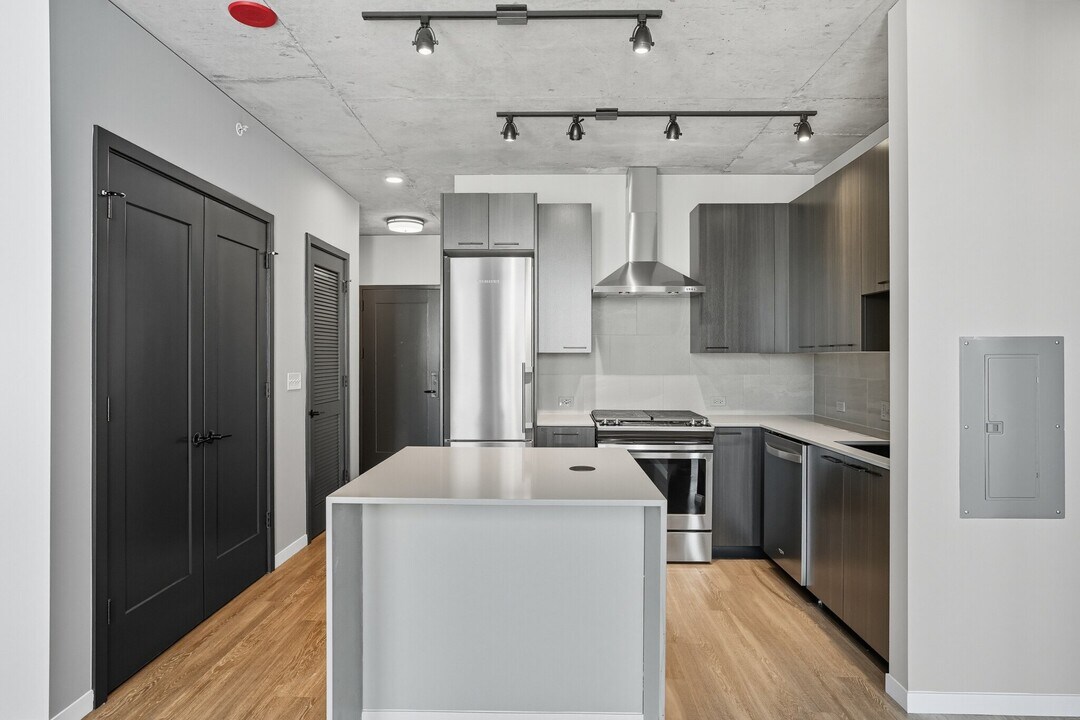 967 W Washington Blvd in Chicago, IL - Building Photo