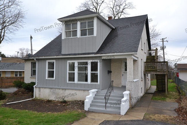 1067 N May St, Unit 2