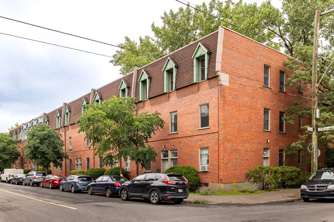 1350-1398 La Fontaine Rue in Montréal, QC - Building Photo - Building Photo