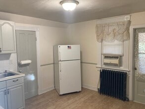 5 Elizabeth St, Unit 3rd fl in Bethel, CT - Building Photo - Building Photo