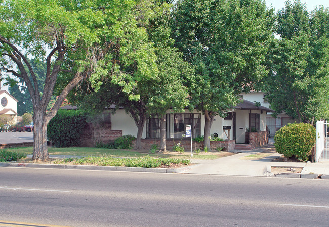 2318 E Clinton Ave in Fresno, CA - Building Photo - Building Photo