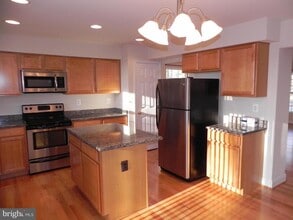 926 Walnut Ave in North Beach, MD - Building Photo - Building Photo