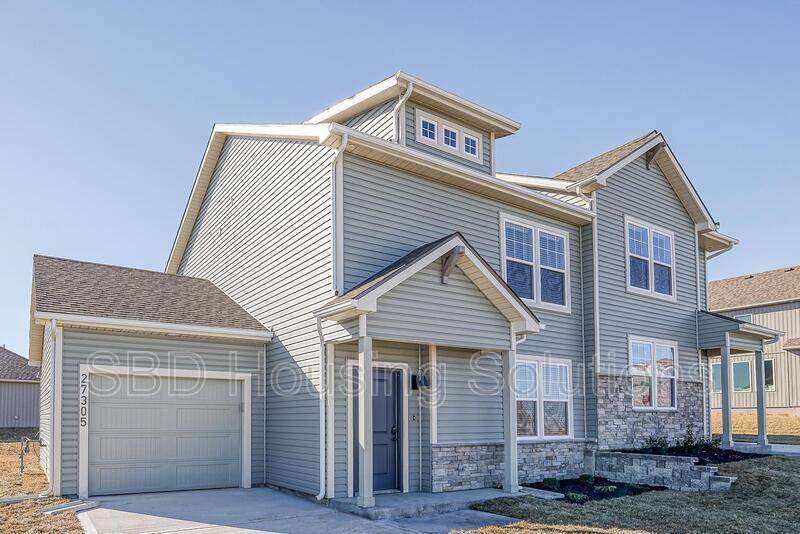 27305 E Oak View Dr in Lee's Summit, MO - Foto de edificio