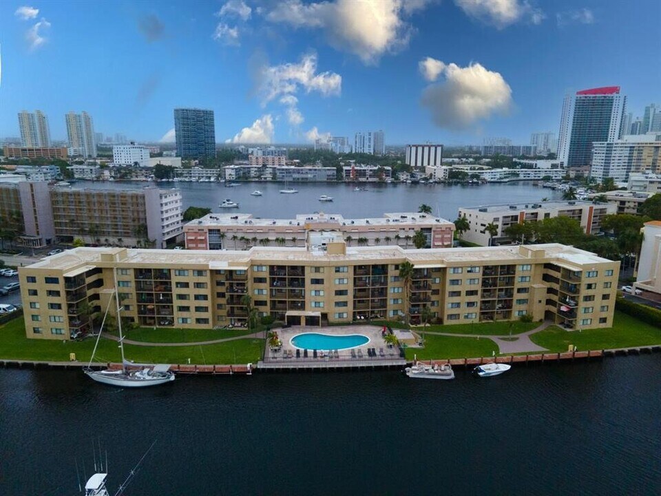 301 Golden Isles Dr, Unit 502 in Hallandale Beach, FL - Building Photo