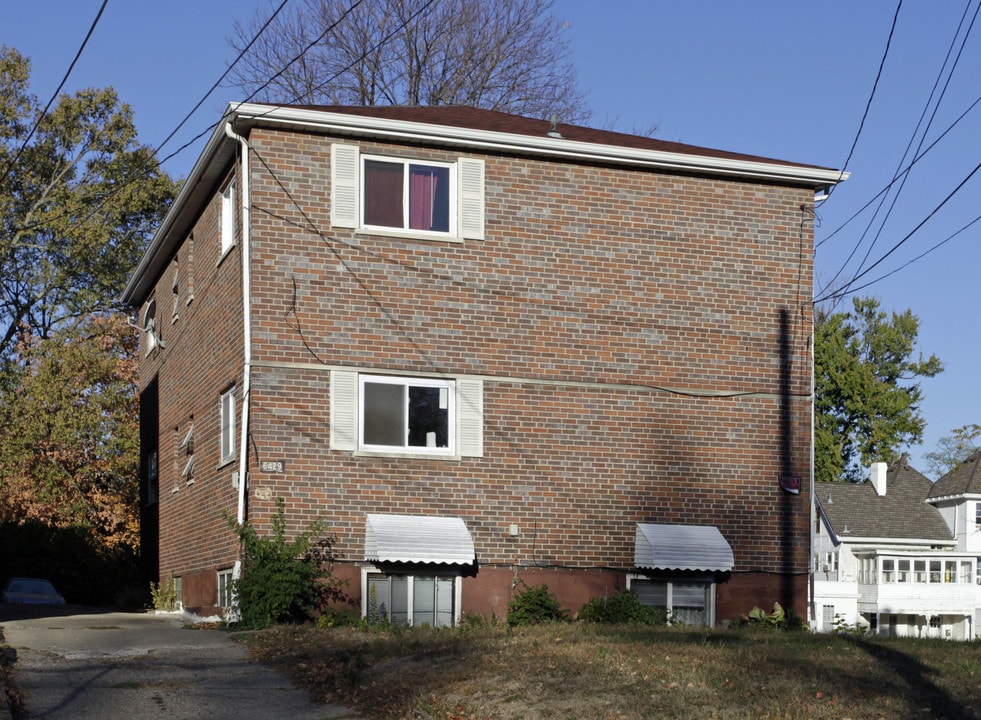 6429 Kennedy Ave in Cincinnati, OH - Foto de edificio