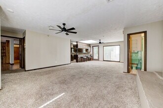 600 S Flood Ave in Norman, OK - Foto de edificio - Building Photo