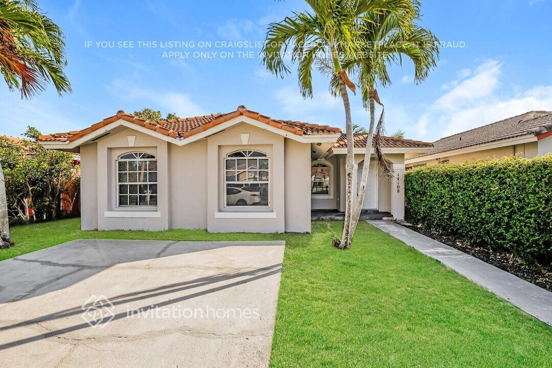 14108 SW 145th Pl in Miami, FL - Foto de edificio