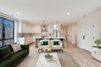 5019 N Lincoln Ave, Unit 3N in Chicago, IL - Building Photo - Building Photo