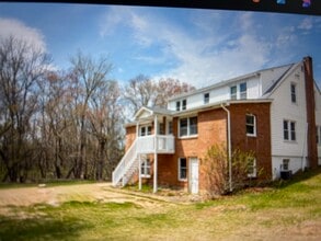 133 Lake Hayward Rd, Unit 133 Left Unit in Colchester, CT - Building Photo - Building Photo