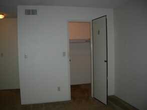310 Tradewinds Dr in San Jose, CA - Building Photo - Building Photo