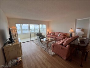 3420 Gulf Shore Blvd N in Naples, FL - Foto de edificio - Building Photo