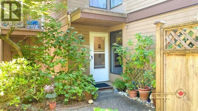 8686 Centaurus Cir in Burnaby, BC - Building Photo - Building Photo