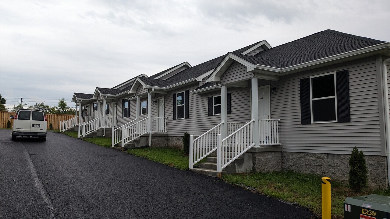 615 E Main St, Unit 20-40 Sunrise Lane in Hartsville, TN - Building Photo