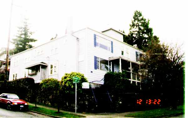 Florentia Apartments in Seattle, WA - Building Photo - Building Photo