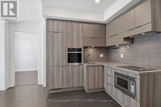 39 Roehampton Ave in Toronto, ON - Building Photo - Building Photo