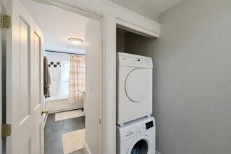 20 Watson St, Unit 1 in Cambridge, MA - Foto de edificio - Building Photo