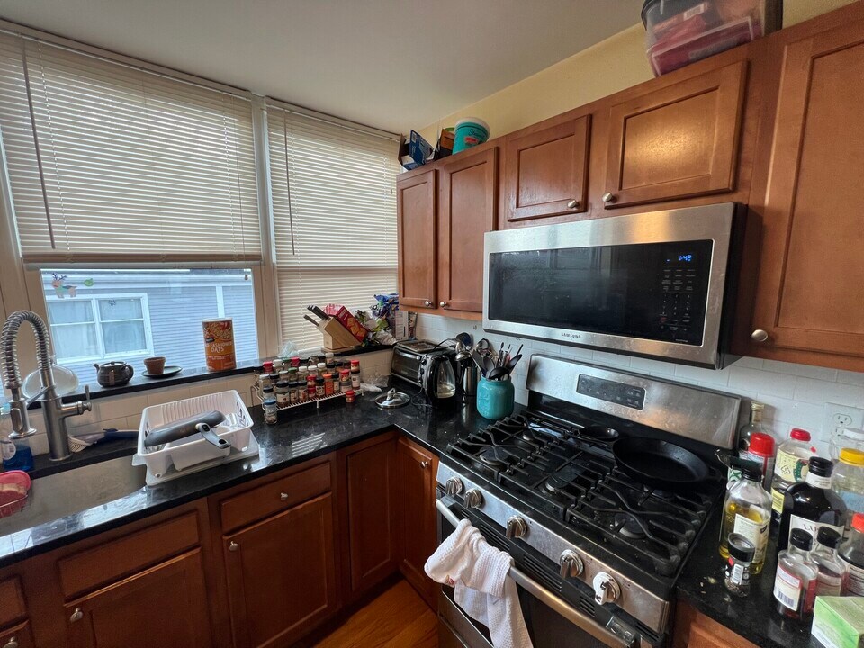 322 Beacon St, Unit 3 in Somerville, MA - Building Photo