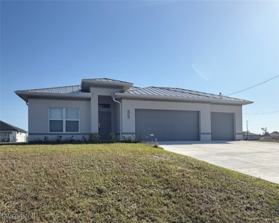 2723 Nelson Rd N in Cape Coral, FL - Building Photo