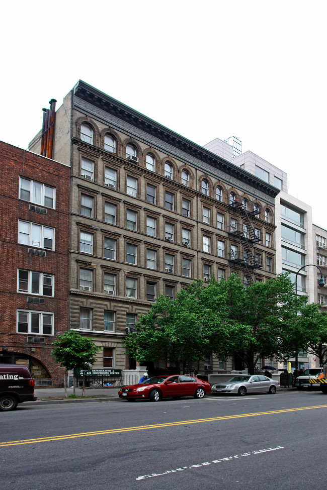 335-337 W 14th St in New York, NY - Building Photo - Building Photo