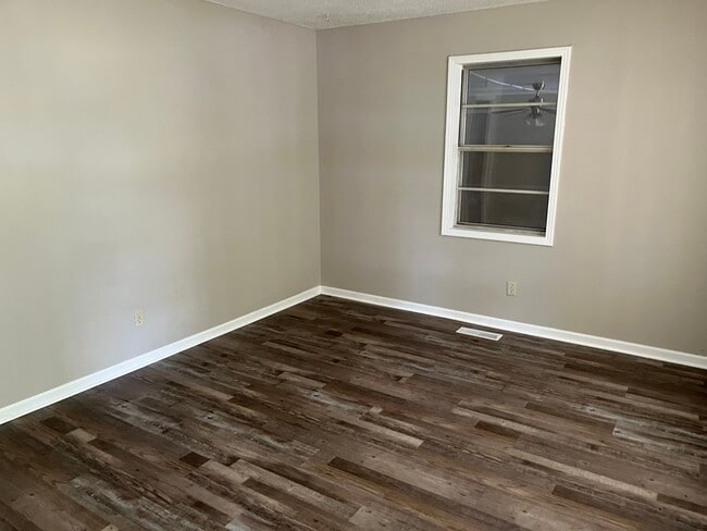 422 Karen Dr in Bolivar, TN - Building Photo - Building Photo